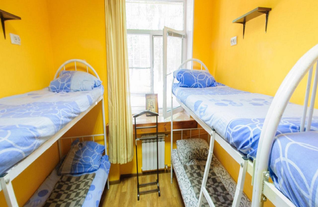 Yourhostel Svyatoshino Киев Екстериор снимка